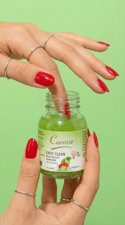 Dip-sponge Nail paint remover
